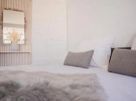 Meerhotel 호텔 *